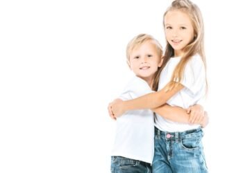 Por que ser irmão mais velho ou mais novo afeta a inteligência, segundo especialistas