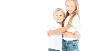 Por que ser irmão mais velho ou mais novo afeta a inteligência, segundo especialistas