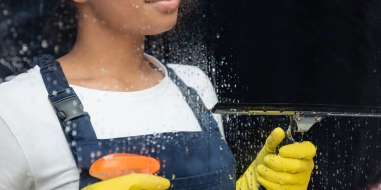 s cristais das janelas perdem transparência principalmente devido à chuva e ao acúmulo de poeira - Créditos: depositphotos.com / HayDmitriy