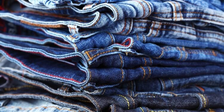 O jeans que te deixa mais alta e elegante que vai dominar as ruas em 2026