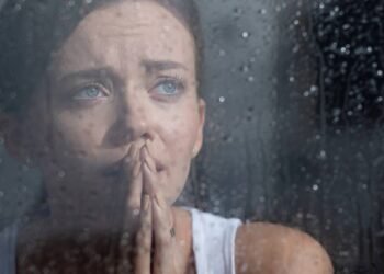 Psicóloga alerta sobre saúde mental dos jovens e aumento de autolesões