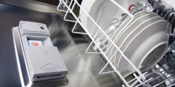 Máquina de lavar louças portátil vira aliada de quem busca praticidade na cozinha