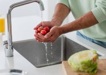 A maneira correta para lavar o tomate e evitar fungos perigosos