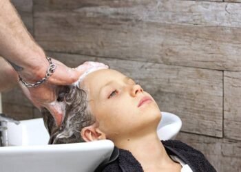 Como usar açúcar no shampoo para melhorar o cabelo