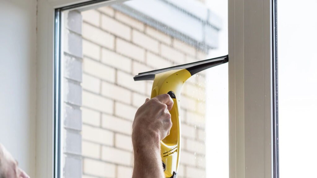 Deixe seus vidros brilhando e sem marcas utilizando esse produto simples