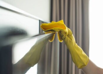 Como limpar a tela da sua TV sem danificá-la