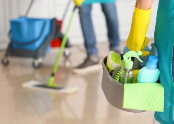 O truque caseiro com limão e detergente que facilita a limpeza da sua casa