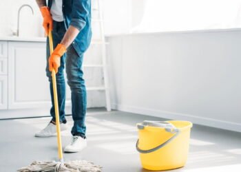 O truque caseiro com limão e detergente que facilita a limpeza da sua casa