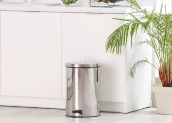 Especialista revela o melhor lugar para a lata de lixo na cozinha