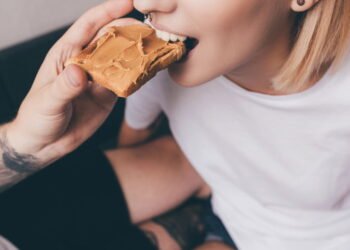 Consumir a quantidade ideal de manteiga de amendoim pode transformar sua saúde