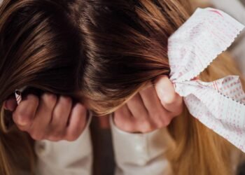 “Eu não amava minha filha”: o desabafo que emocionou a web