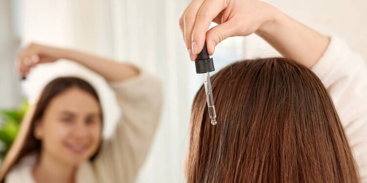 Essa máscara de colágeno capilar caseira rejuvenesce os fios em 15 minutos