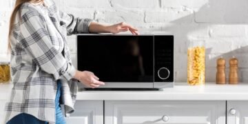 Funções escondidas que seu micro-ondas possui e você nem imagina