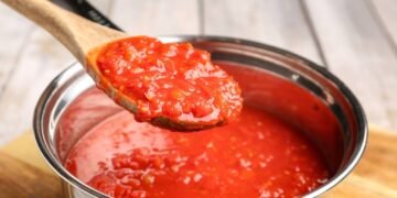 Como fazer molho de tomate caseiro em conserva com 4 ingredientes