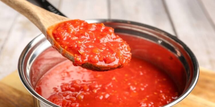 Esse truque deixa o molho de tomate caseiro mais saboroso e duradouro - Créditos: depositphotos.com / serezniy