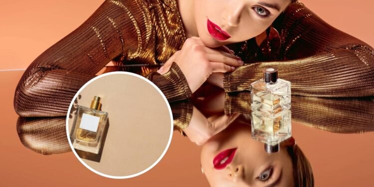 Perfumes que combinam refrescância e longa duração na pele tornam a rotina mais prática - Créditos: depositphotos.com / wywenka / Créditos: depositphotos.com / VitalikRadko