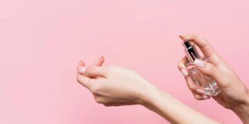 O perfume errado pode arruinar seu encontro, veja quais fragrâncias realmente funcionam