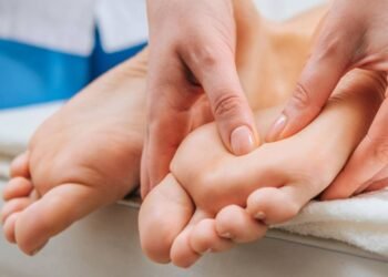 O melhor tratamento caseiro que podem ajudar a combater o odor dos pés