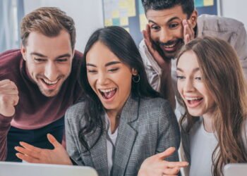 Brasileiros comemoram feriado nesta terça-feira, dia 07/10