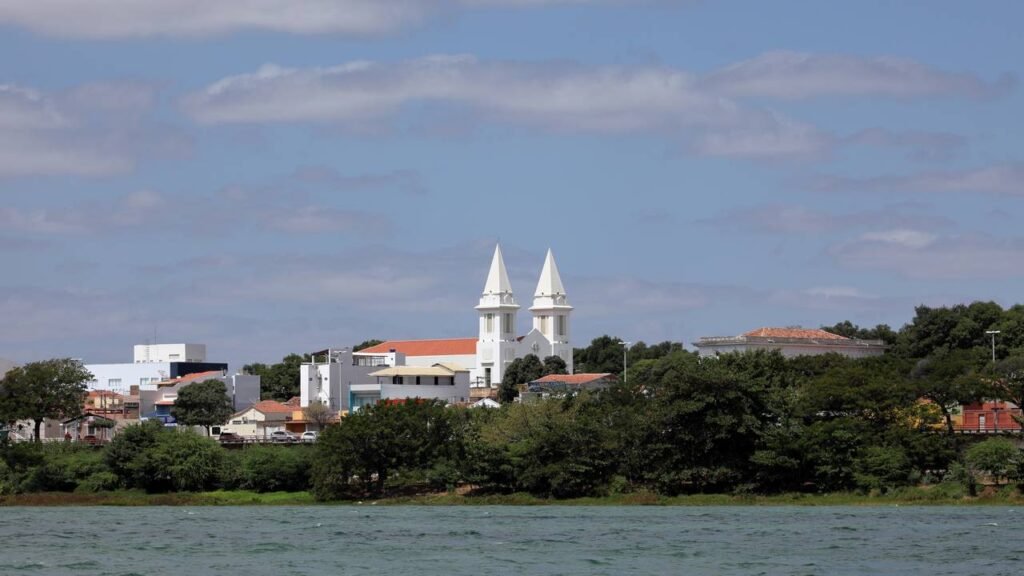 Cidade do sertão vira potência nacional com frutas, tecnologia e qualidade de vida