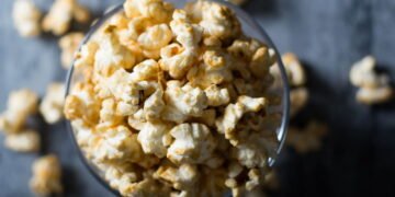 Receita irresistível de pipoca doce caseira com ingredientes simples