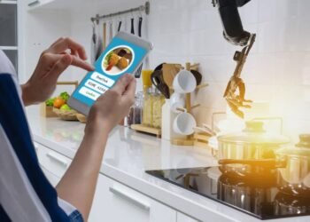 Robô de cozinha faz sua receita pelo celular e avisa quando fica pronta