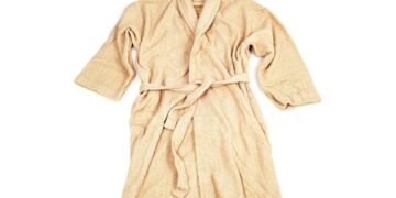 Transforme sua toalha velha em um belo roupão charmoso