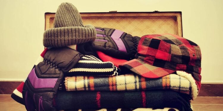 Armário cheio pode esconder mais do que simples desorganização - Créditos: depositphotos.com / nito103