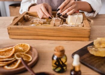 Aprenda a fazer em casa o sabão queridinho do skincare das mulheres