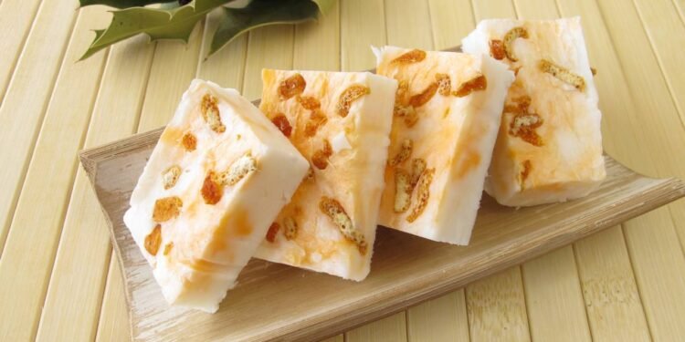 Após preparar o sabão caseiro, utilize-o uma vez ao dia, preferencialmente para a limpeza facial - Créditos: depositphotos.com / HeikeRau