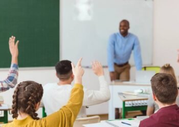 Nova lei mineira protege professores e pune agressão na escola