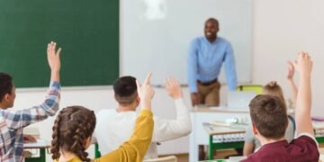 Nova lei mineira protege professores e pune agressão na escola