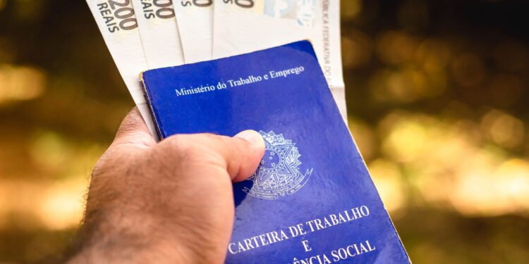 Aumento do salário mínimo - Créditos: depositphotos.com / rafapress