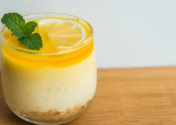 Prepare essa deliciosa sobremesa de limão sem forno, pronta em menos de 15 minutos