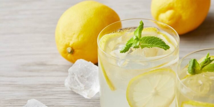 A vitamina C presente no limão atua como um potente antioxidante - Créditos: depositphotos.com / AntonMatyukha