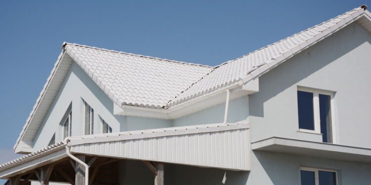 Pintar o telhado de branco é solução simples contra calor e altos gastos de energia