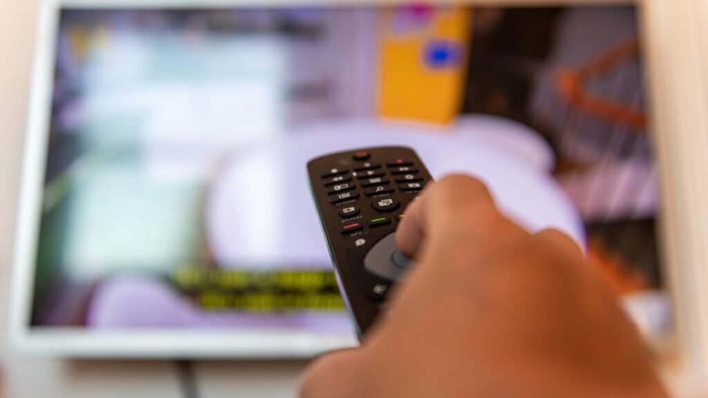 Engenheiro ensina a proteger a TV e eletrônicos de raios agora