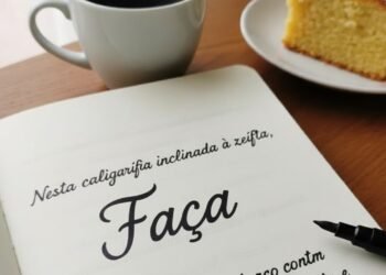 Letra inclinada para a esquerda revela traços profundos da personalidade