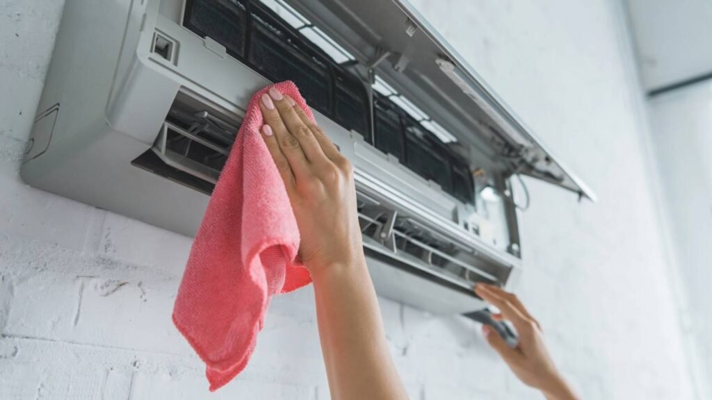 Seu ar-condicionado está com cheiro ruim? O problema pode ser mais grave que o filtro