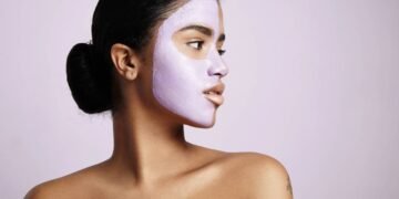 Saiba como usar argila roxa no rosto corretamente e se surpreenda