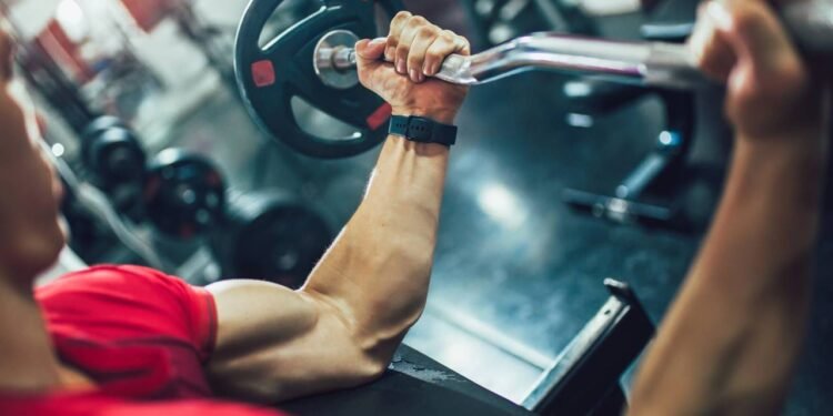 Os melhores exercícios para fortalecer os braços depois dos 50