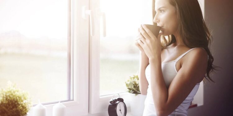 A bebida antienvelhecimento natural que revitaliza o corpo em poucos minutos