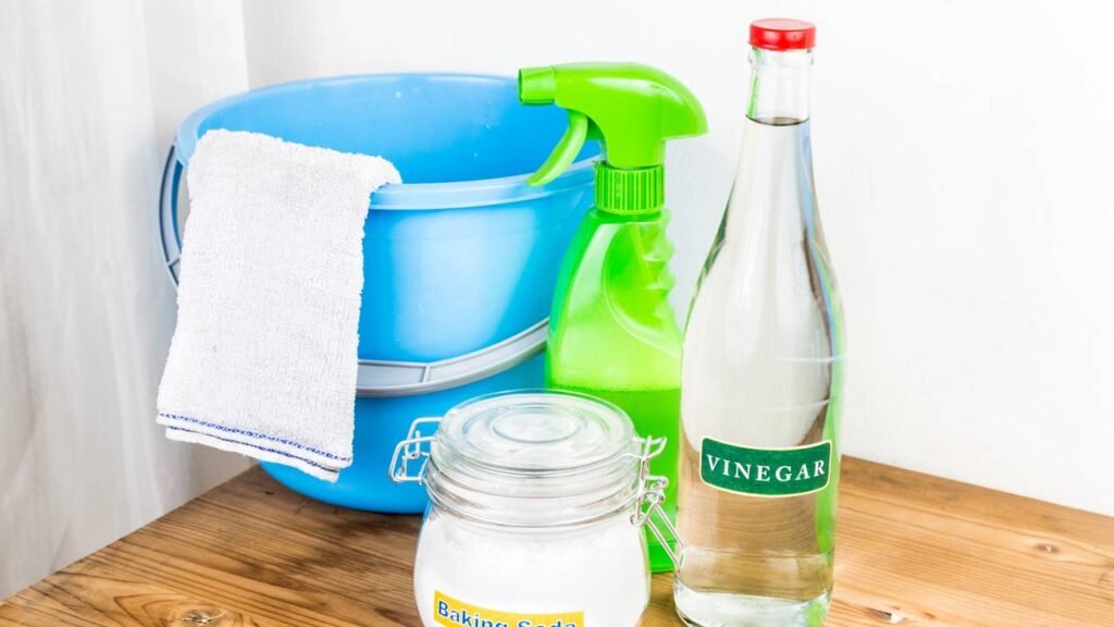 Como deixar vidros e espelhos impecáveis utilizando apenas 2 ingredientes