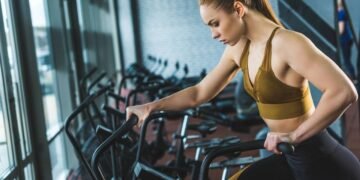 Treinar em jejum realmente ajuda a queimar gordura ou pode prejudicar sem desempenho