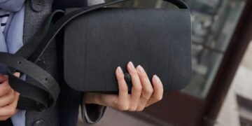 A bolsa mais desejada dos anos 2000 voltou e já domina as ruas com estilo