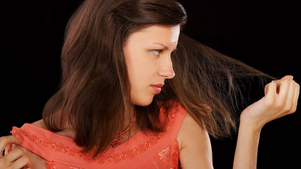 A forma que você amarra seu cabelo pode estar arrancando seus fios sem você notar