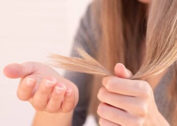 Acabe com a elasticidade em cabelos loiros com apenas 1 ingrediente