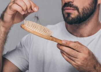 Como acabar com o frizz no cabelo masculino sem a necessidade de cremes caros