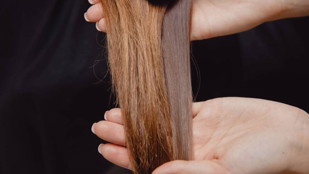 O que a água do mar faz na pele e no cabelo e como evitar danos