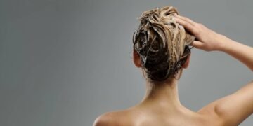 Nem mousse nem spray, a forma mais fácil de dar volume ao seu cabelo é essa